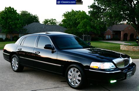 2003 lincoln town car specifications